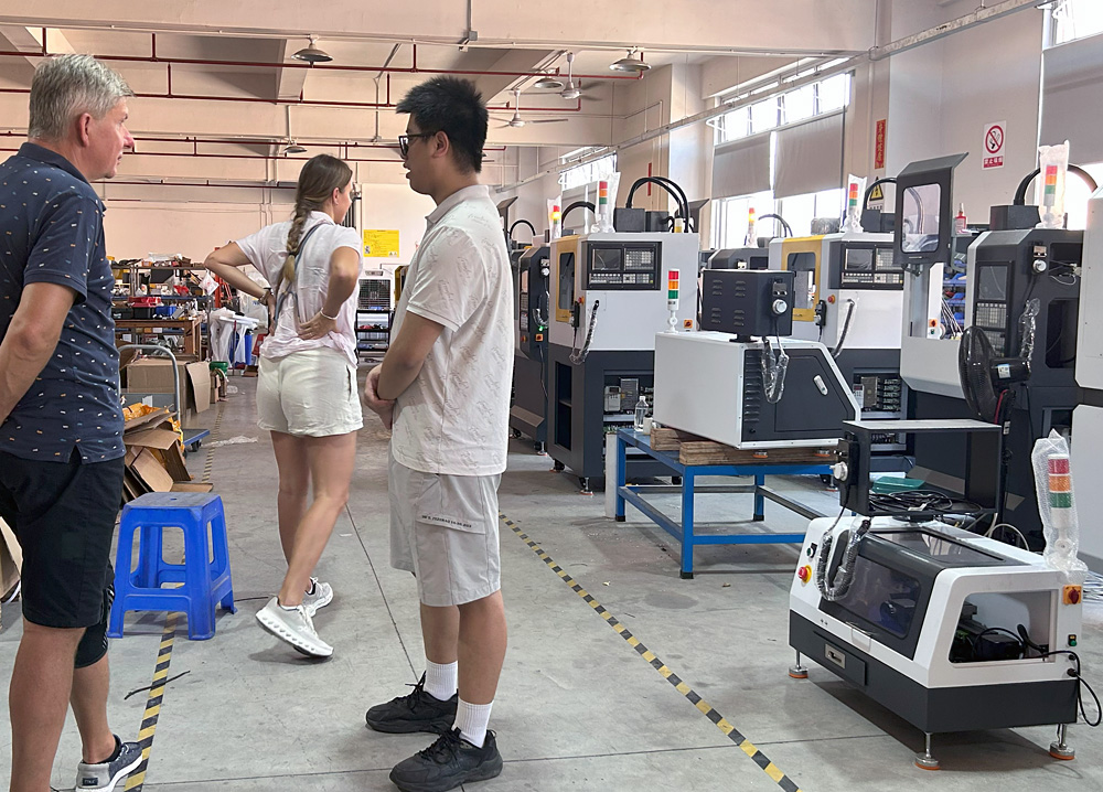 育菁桌面型數控機床