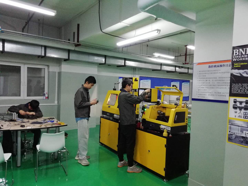 小型數(shù)控車(chē)床